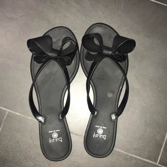 Shoes - Black bow flip flops